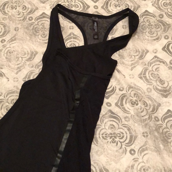 Express Mesh Back Workout Tank - Picture 4 of 5